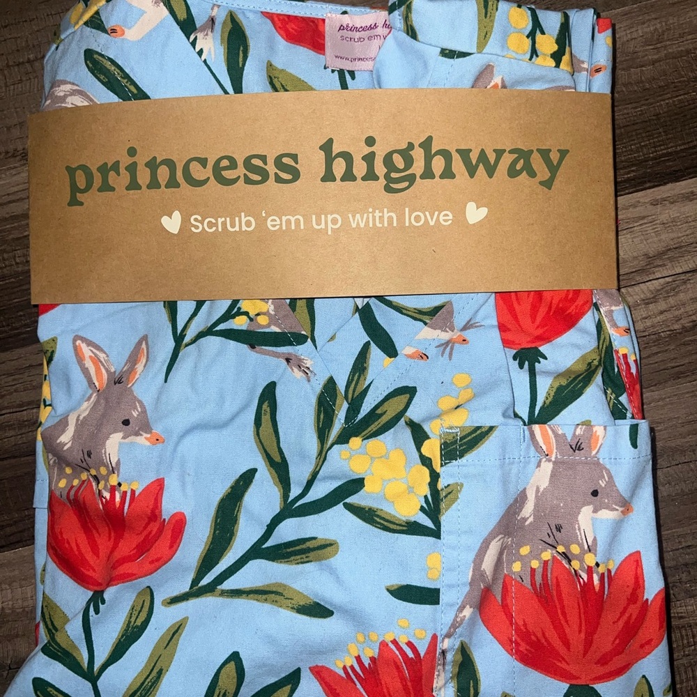 Large scrub set